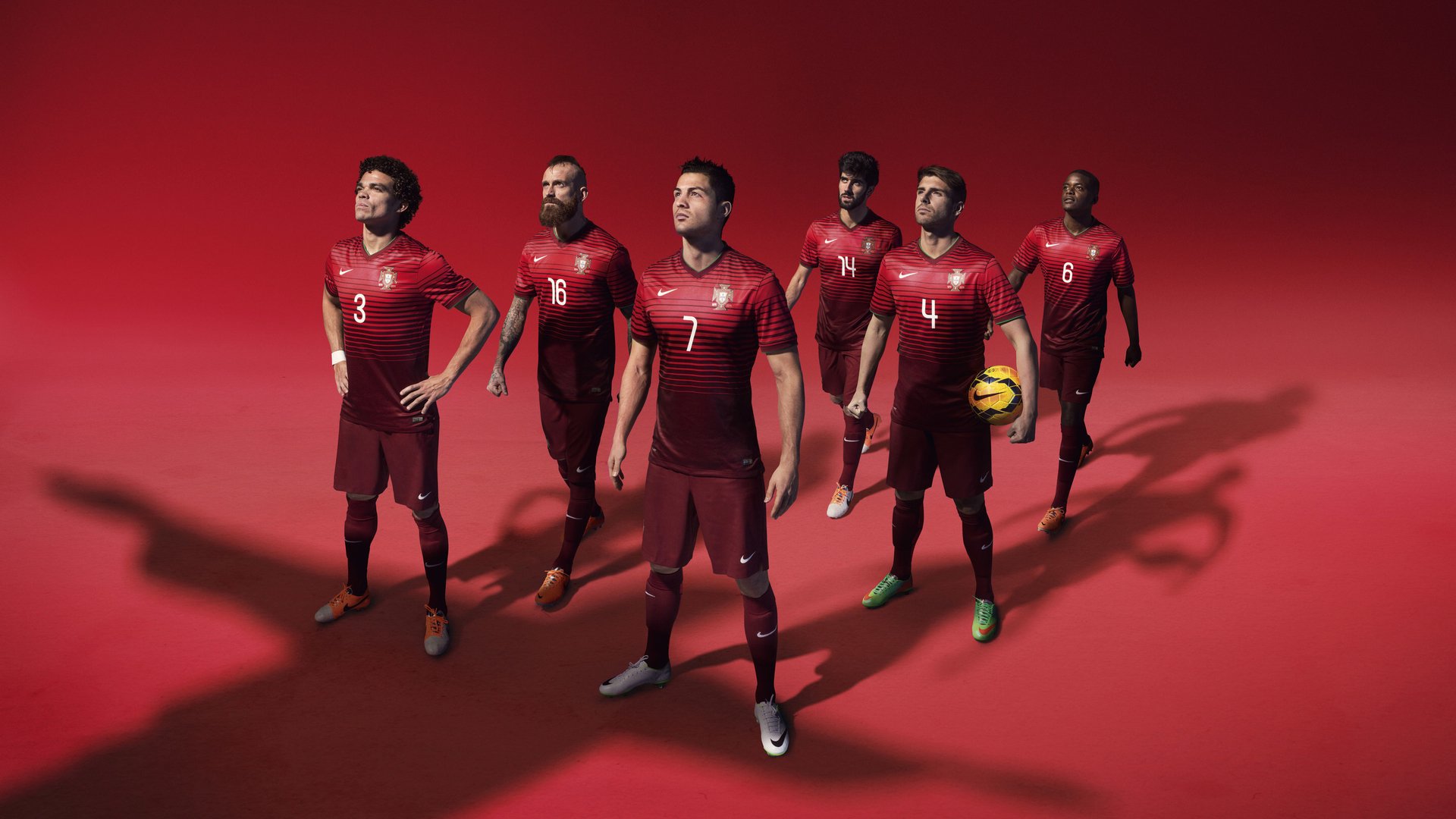 世界杯预选赛国足逆袭 球迷为球队鼓劲，2022世界杯国足预选赛出线规则